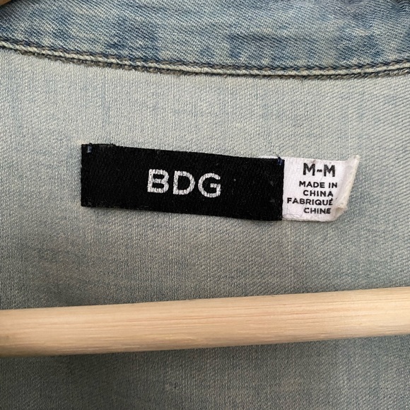 BDG Chambray Button-Up Shirt - Picture 8 of 9